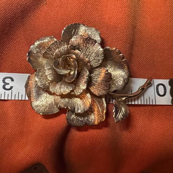 Vintage Monet large gold tone rose flower brooch pin MCM jewelry signed designer - Picture 6 of 7